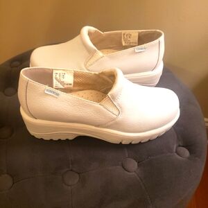 NWT CHEROKEE ROCKERS SHOES